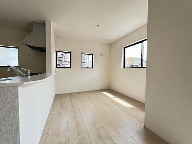 ご家族の温かい時間を演出するダイニングスペースです。