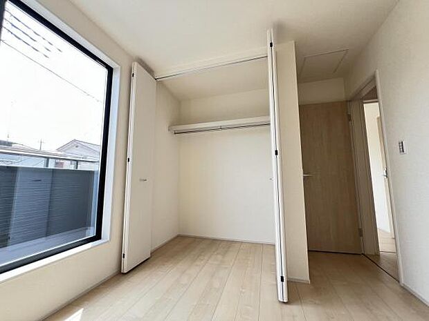 いつでもお部屋をスッキリお使い頂ける収納スペースを設置。