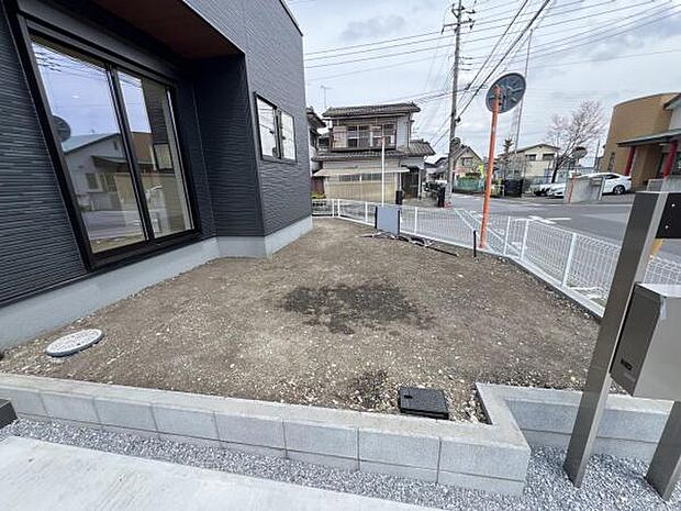 お庭スペースは、ガーデニングやお子様との外遊びなど多彩な用途でお楽しみいただけます。