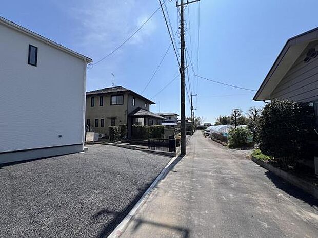 前面道路を含めた現地写真です。ぜひ周辺環境も併せてご覧ください。