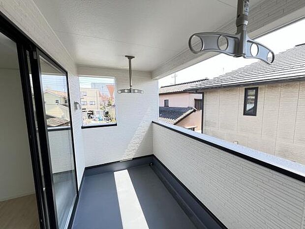 お洗濯ものを気持ち良く太陽の光で干せるのが嬉しいですね。