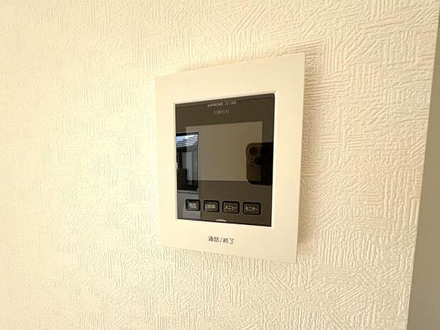 訪問者を確認できるTVモニター付きインターフォンです。