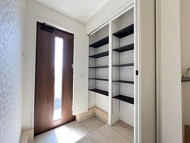 いつも気持ちよくご家族を迎えられる玄関です。