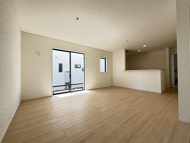 リビングダイニングになります。ご家族そろっての素敵な空間になりそうですね。