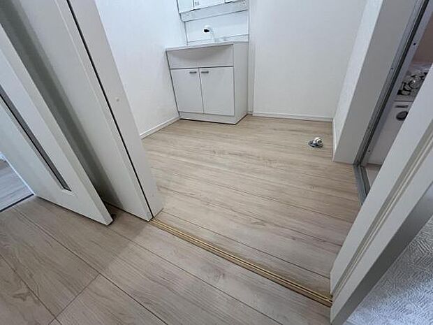 脱衣所は小さなお子様がいるご家庭にも重宝されます。