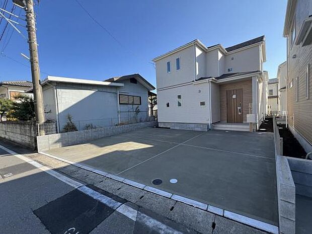 セカンドカーにも便利な駐車3台可能です。