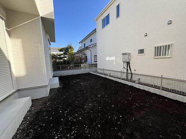 西から撮影したお庭の画像です。