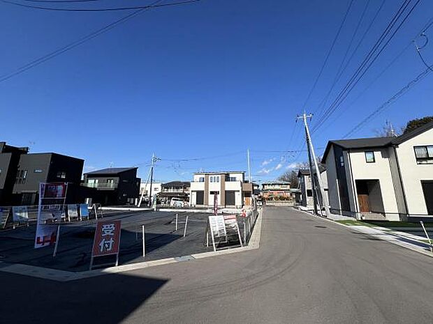 前面道路は幅員約6mございます。