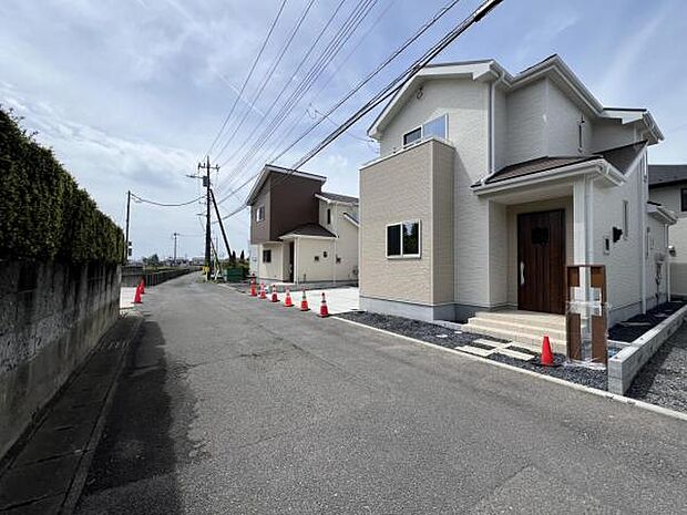 前面道路を含めた現地写真です。ぜひ周辺環境も併せてご覧ください。