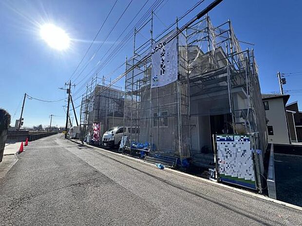 前面道路を含めた現地写真です。ぜひ周辺環境も併せてご覧ください。