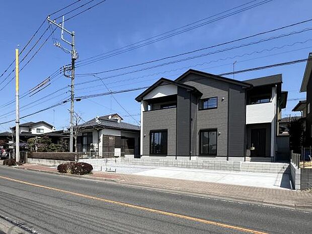 前面道路を含めた現地写真です。ぜひ周辺環境も併せてご覧ください。