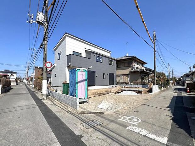 前面道路を含めた現地写真です。ぜひ周辺環境も併せてご覧ください。