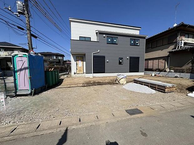 駐車場ももちろん完備しておりますのでお車所有の方にも心強いです。