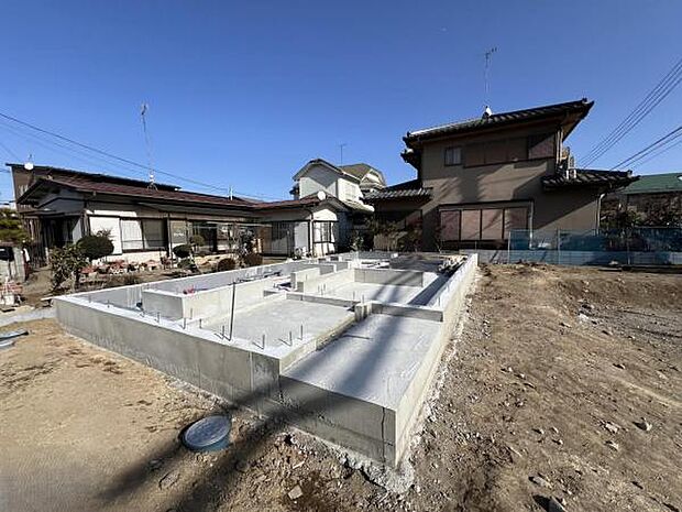 木造2階建てです。