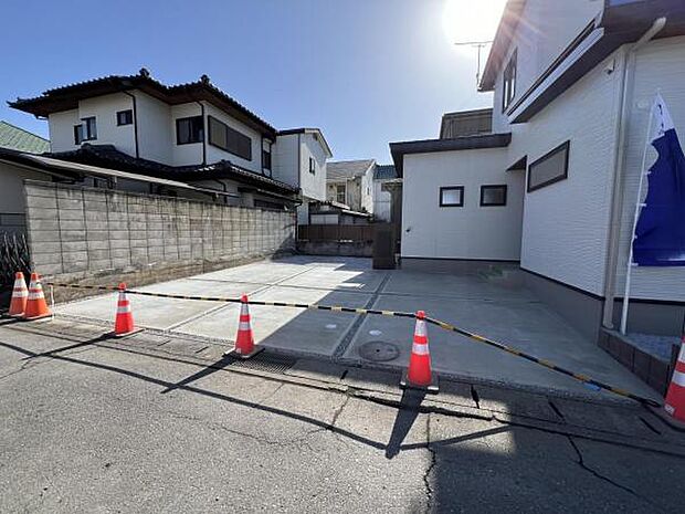 セカンドカーにも便利な駐車2台可能です。