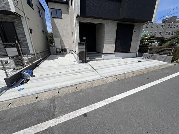 セカンドカーにも便利な駐車2台可能です。