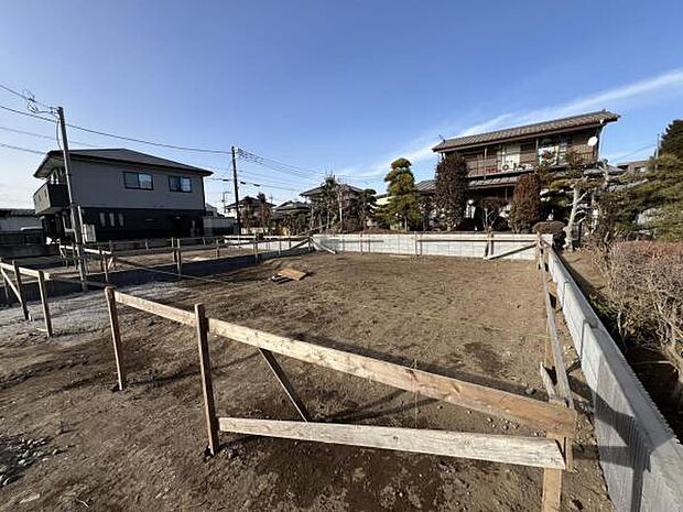 木造2階建てです。