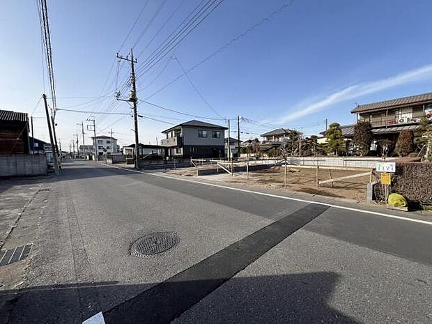 前面道路を含めた現地写真です。ぜひ周辺環境も併せてご覧ください。