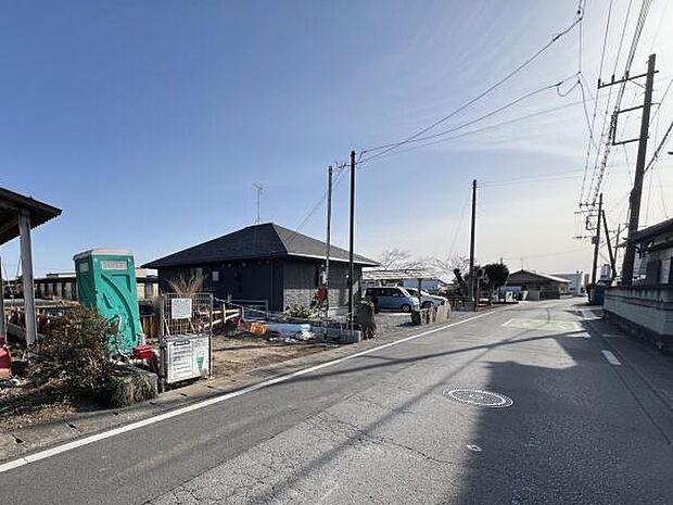 前面道路を含めた現地写真です。ぜひ周辺環境も併せてご覧ください。
