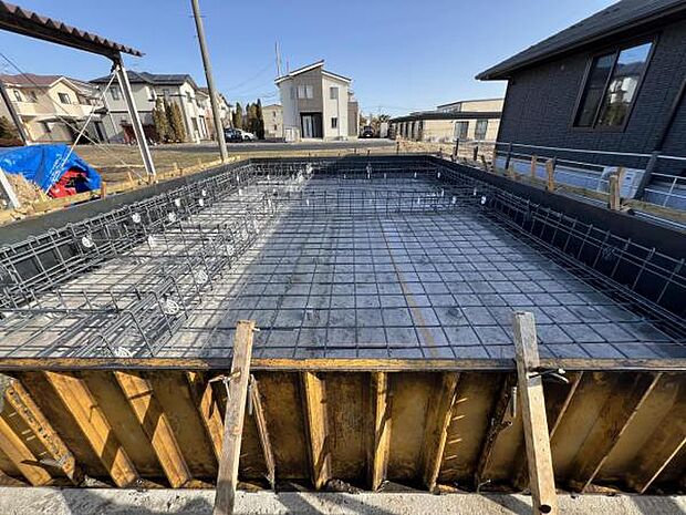 木造2階建て、耐震等級3級です。