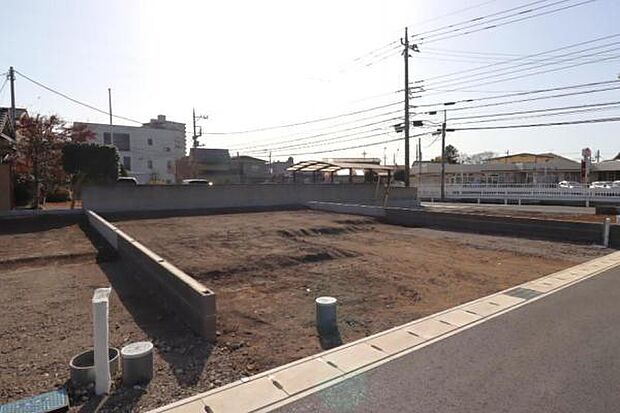 木造2階建てです。