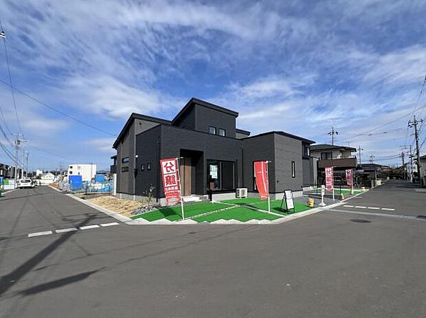 前面道路を含めた現地写真です。ぜひ周辺環境も併せてご覧ください。