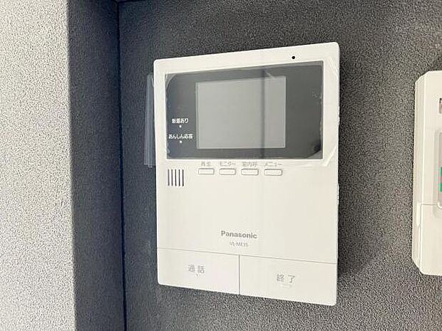 訪問者を確認できるTVモニター付きインターフォンです。