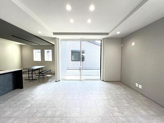 リビングダイニングになります。ご家族そろっての素敵な空間になりそうですね。