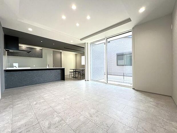 家族団らんの場所としてゆったりと居心地の良いリビングです。