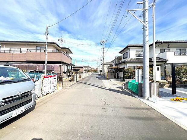 前面道路を含めた現地写真です。ぜひ周辺環境も併せてご覧ください。