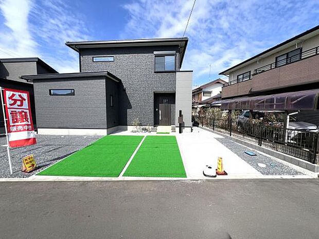 セカンドカーにも便利な並列駐車2台可能です。