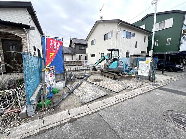 セカンドカーにも便利な並列駐車2台可能です。