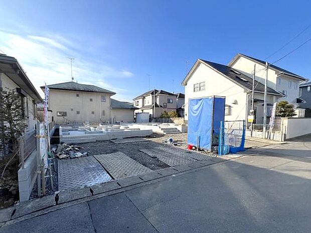 前面道路を含めた現地写真です。ぜひ周辺環境も併せてご覧ください。