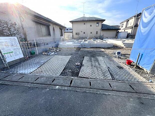 セカンドカーにも便利な並列駐車2台可能です。