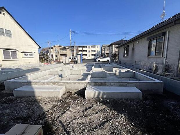 木造2階建てです。