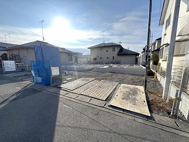 前面道路を含めた現地写真です。ぜひ周辺環境も併せてご覧ください。