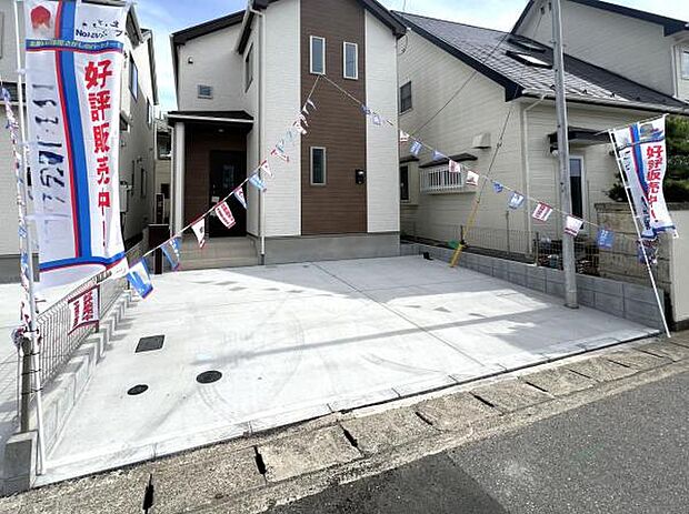 セカンドカーにも便利な並列駐車2台可能です。