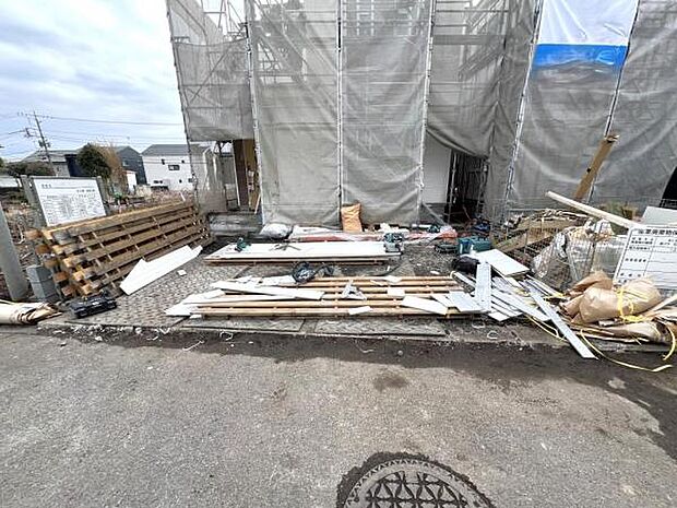 セカンドカーにも便利な並列駐車2台可能です。