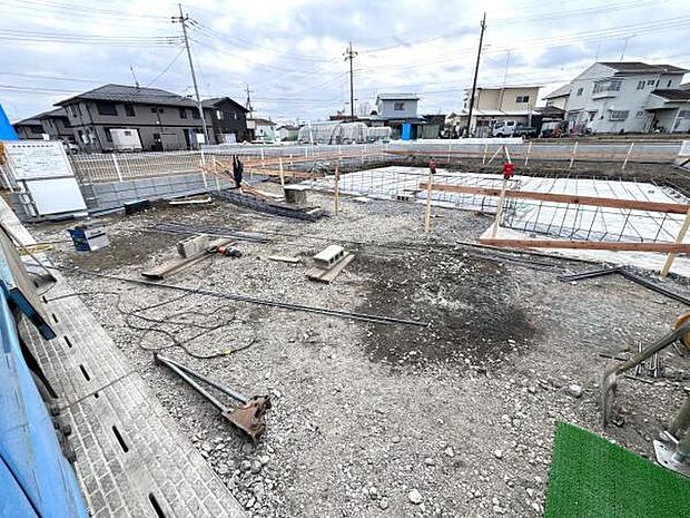 セカンドカーにも便利な並列駐車2台可能です。