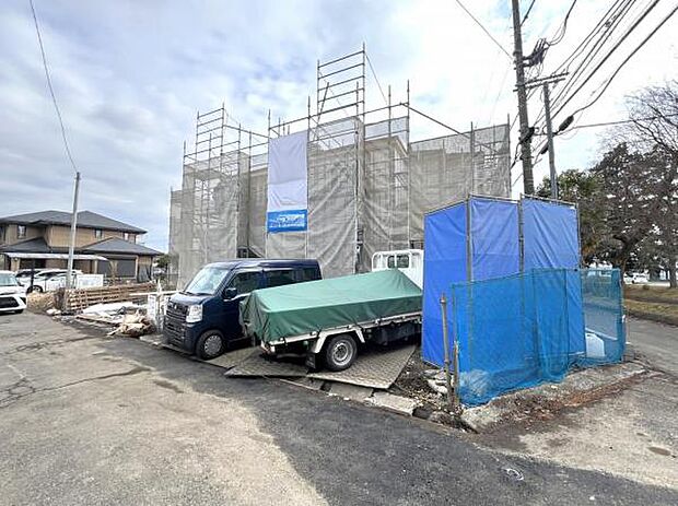 前面道路を含めた現地写真です。ぜひ周辺環境も併せてご覧ください。