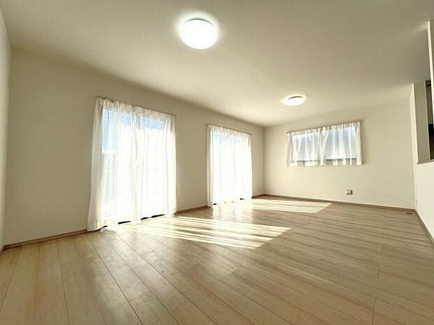 リビングダイニングになります。ご家族そろっての素敵な空間になりそうですね。