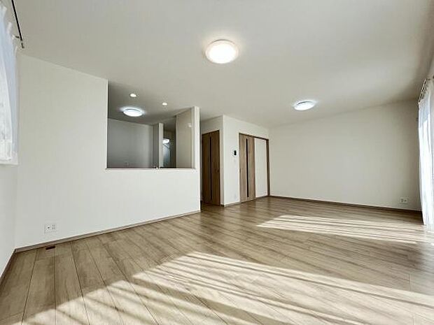 ご家族の温かい時間を演出するダイニングスペースです。