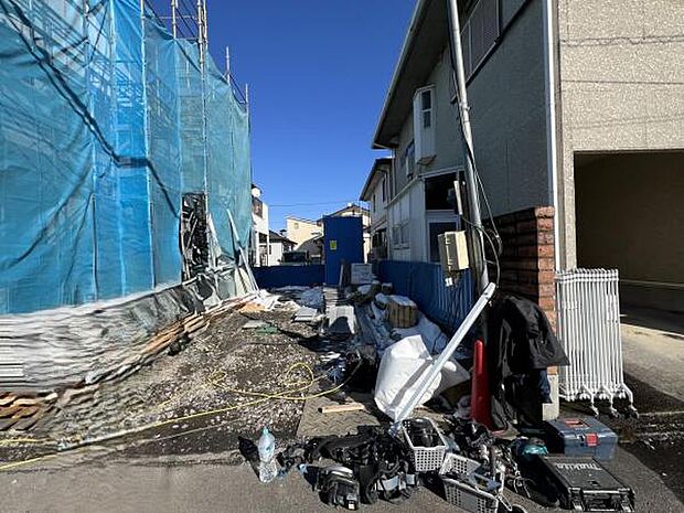 セカンドカーにも便利な並列駐車2台可能です。