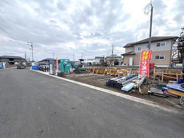 前面道路を含めた現地写真です。ぜひ周辺環境も併せてご覧ください。