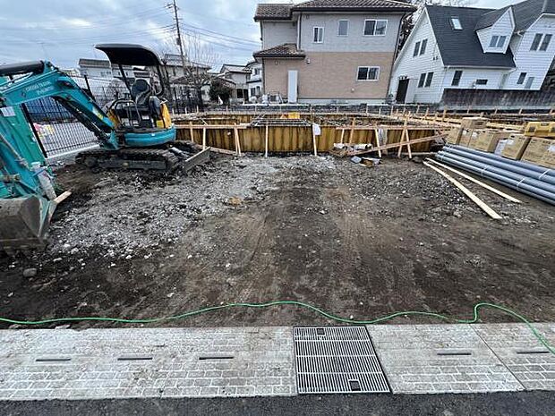 セカンドカーにも便利な並列駐車2台可能です。