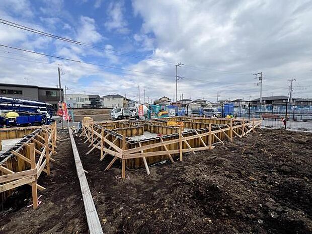 木造2階建てです。