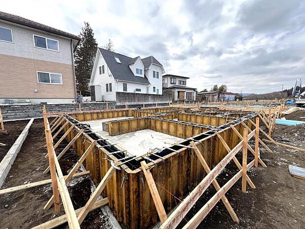 木造2階建てです。