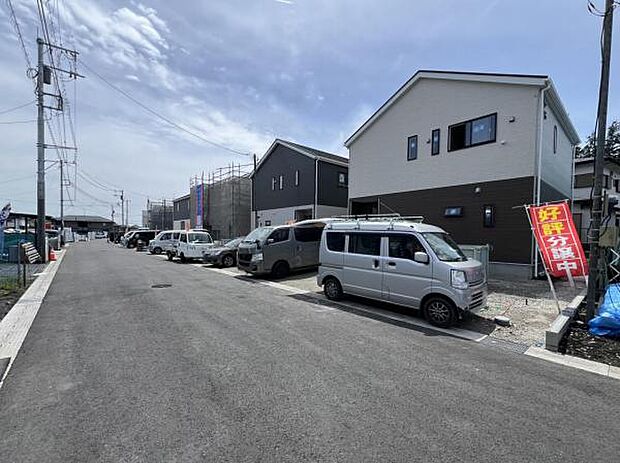 前面道路を含めた現地写真です。ぜひ周辺環境も併せてご覧ください。