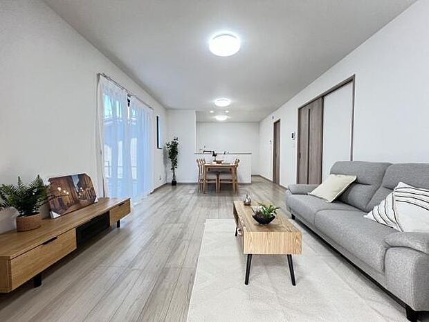 家族団らんの場所としてゆったりと居心地の良いリビングです。