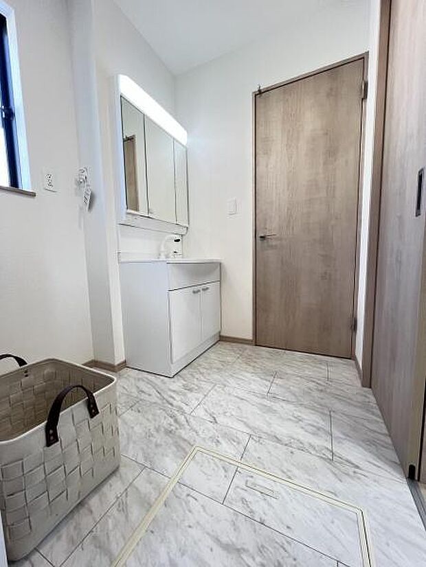 脱衣所は小さなお子様がいるご家庭にも重宝されます。